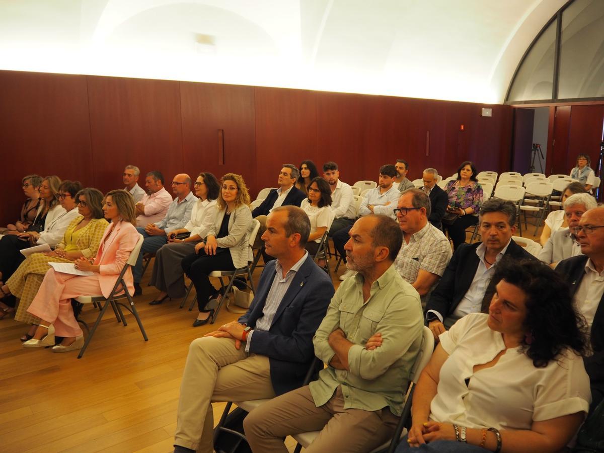 Asistentes al acto de entrega del premio San Isidro a Bodegas Robles en Montilla.