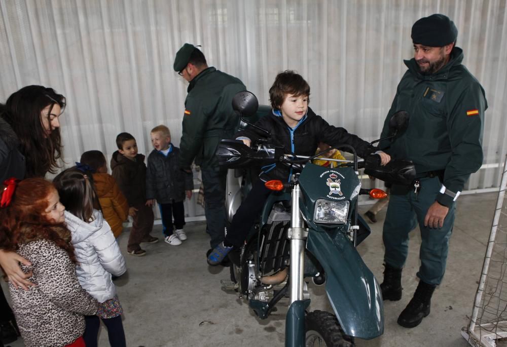 La Guardia Civil realiza una exhibición en el Jacinto Benavente