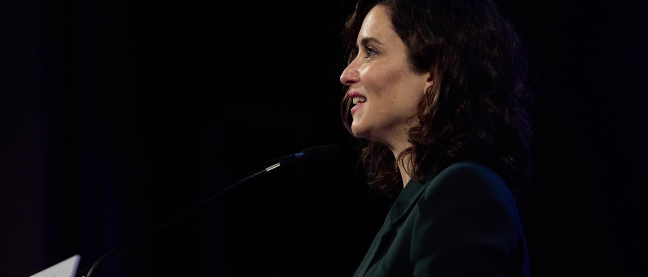 La presidenta de la Comunidad de Madrid y del PP de Madrid, Isabel Díaz Ayuso, interviene durante el acto de clausura del XIII Congreso Autonómico Extraordinario de Nuevas Generaciones del PP, en el Auditorio Adolfo Suárez, a 5 de noviembre de 2022, en Ma