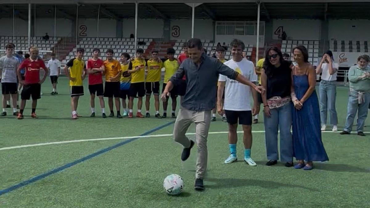 Saque de honra do torneo realizado por Iván Raña