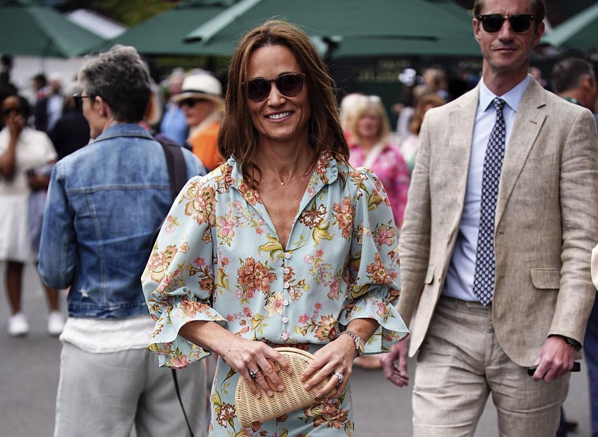 Pippa Middleton, con pantalón y blusa floral