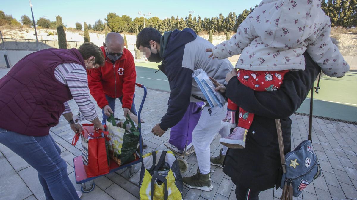 Cruz Roja, reparto de comida en plena crisis del covid, imagen de archivo