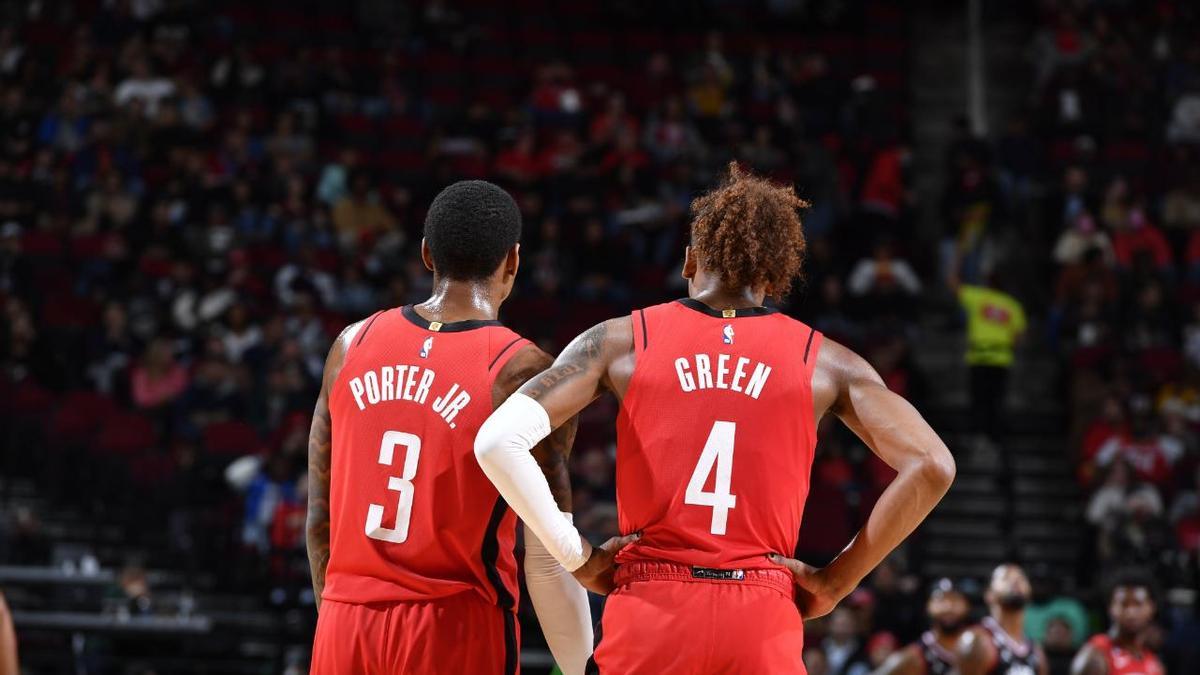 Kevin Porter Jr. y Jalen Green durante un partido de los Houston Rockets.