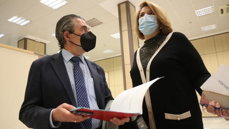Manuel Murillo y Eva Contador, hoy en el Ayuntamiento.