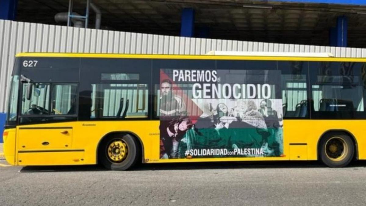 &quot;Paremos el genocidio&quot;, el lema solidario con Palestina que circula por Las Palmas de Gran Canaria.
