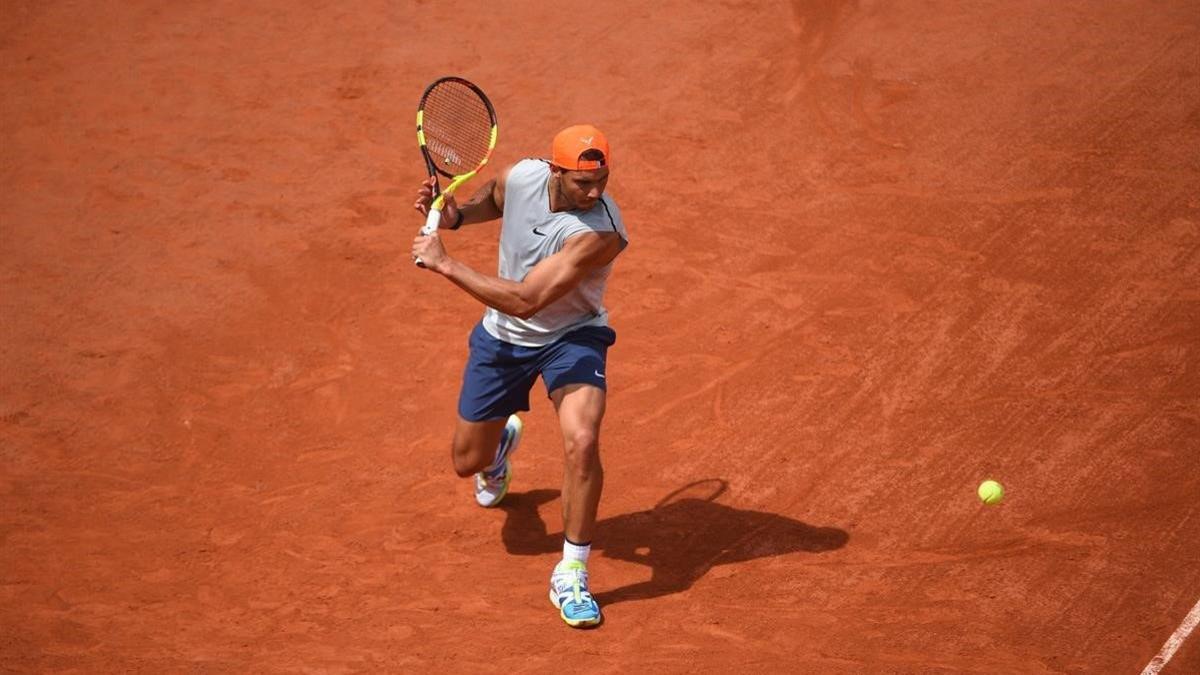 Rafa Nadal, en un entrenamiento en Roland Garros.