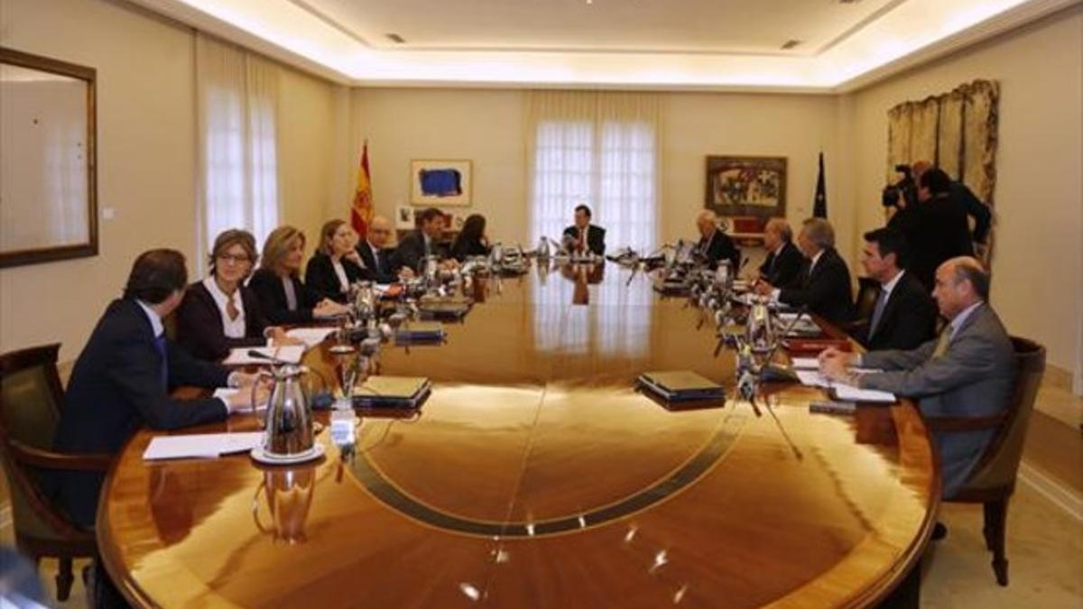 Rajoy y sus ministros convocaron ayer las elecciones.