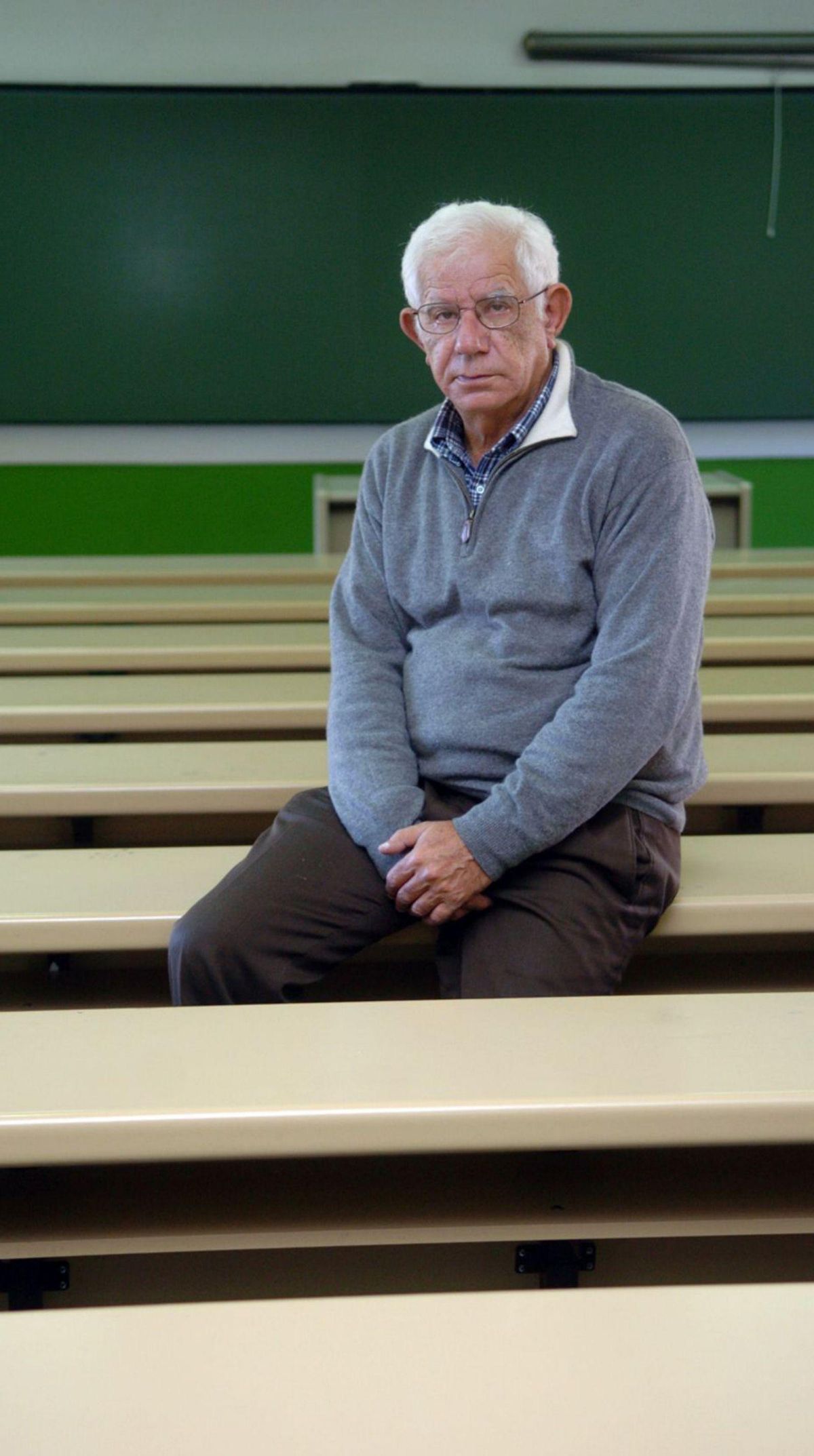 Florencio Friera, en un aula de la Escuela Universitaria de Magisterio. | LUISMA MURIAS