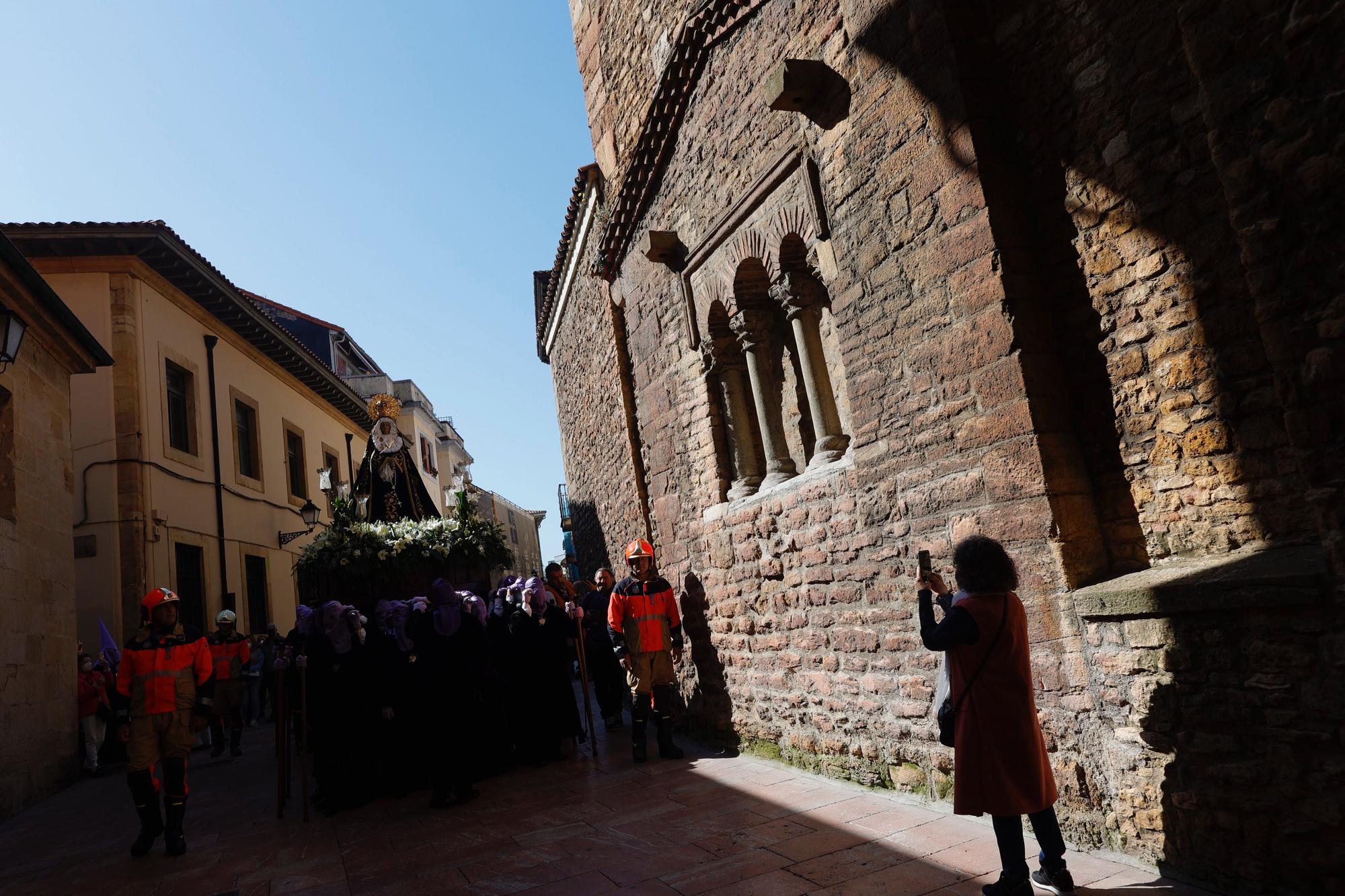 EN IMÁGENES: Así fue la procesión de la Soledad en la Semana Santa de Oviedo