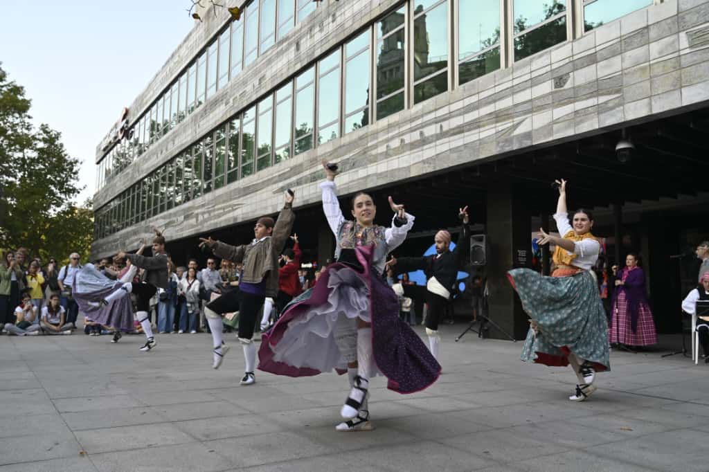 EN IMÁGENES | Actuación del grupo Otero del Cid que se ha hecho viral con la versión jotera de La Morocha