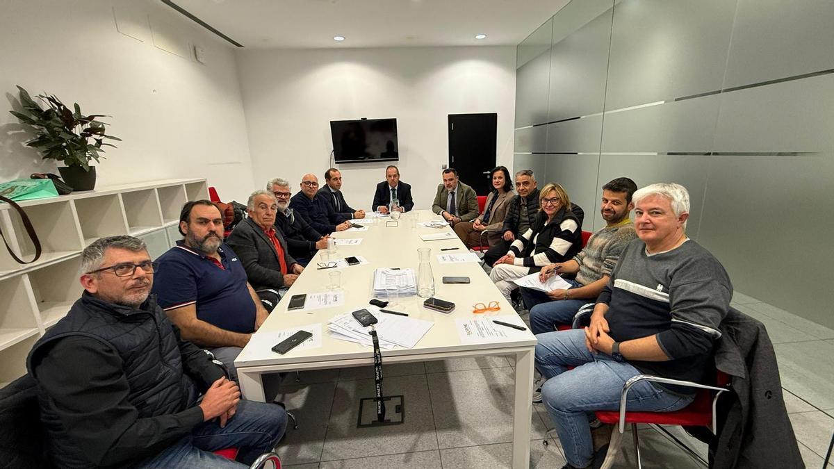 Reunión de la Junta Directivade Facpyme celebrada en la sede de la Cámara de Alicante este lunes.