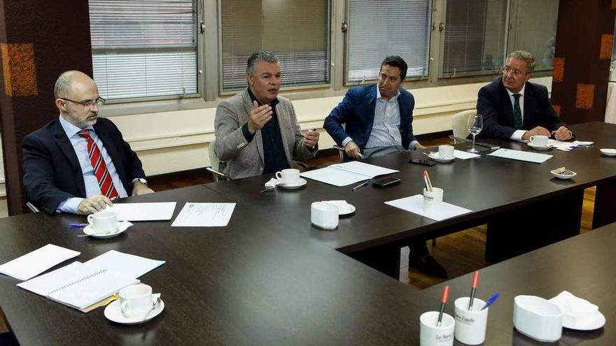 Por la izquierda, Daniel Fernández, Belarmino Feito, Joaquín García Rico y Antonio Romero, en la sede de LA NUEVA ESPAÑA de Gijón.