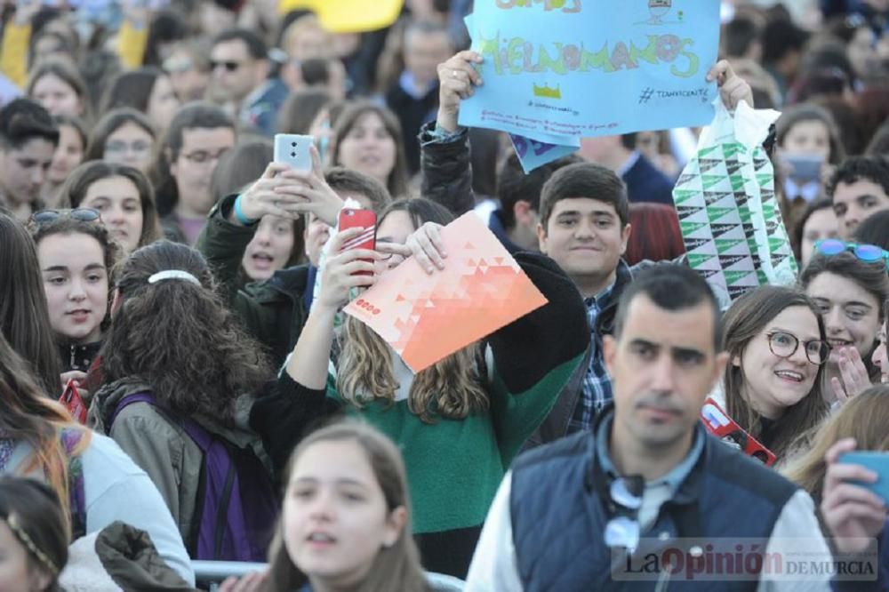 Firma de discos de Aitana en Murcia