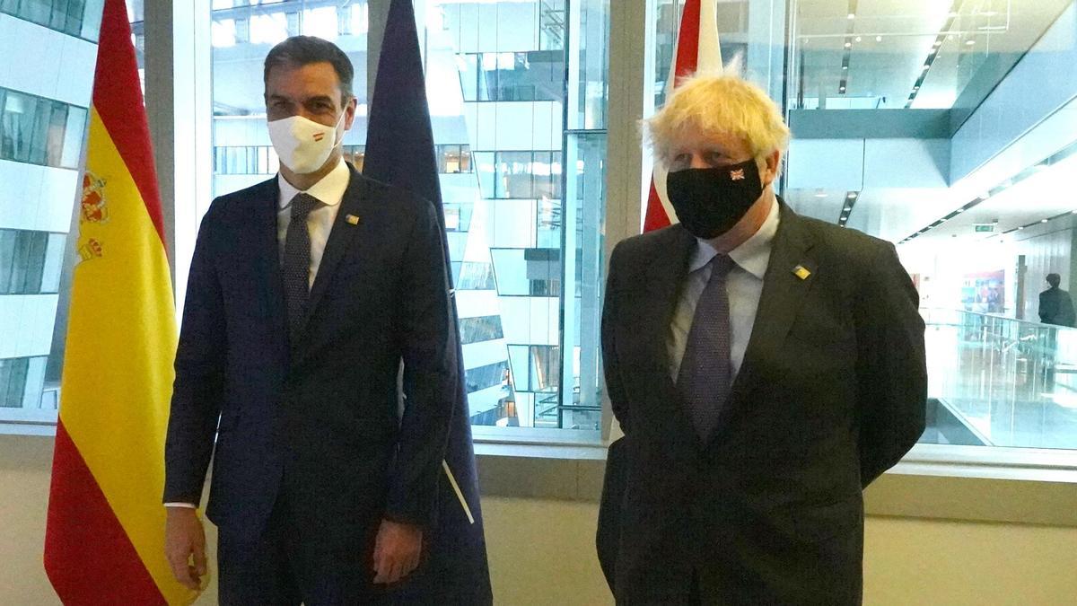 Reunión bilateral en la OTAN entre Pedro Sánchez y el primer ministro británico Boris Johnson