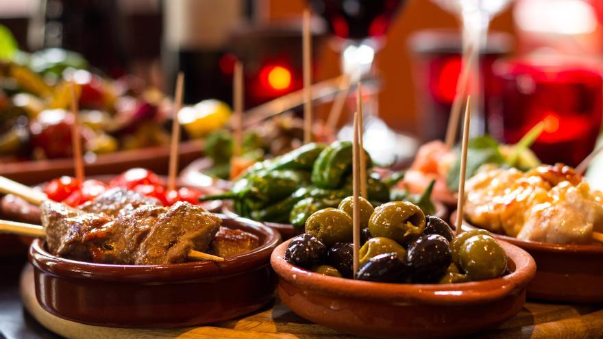 Comer &quot;bueno y barato&quot; en Málaga aún es posible: este es el bar con todas sus tapas a 2,80 euros y más de 50 especialidades
