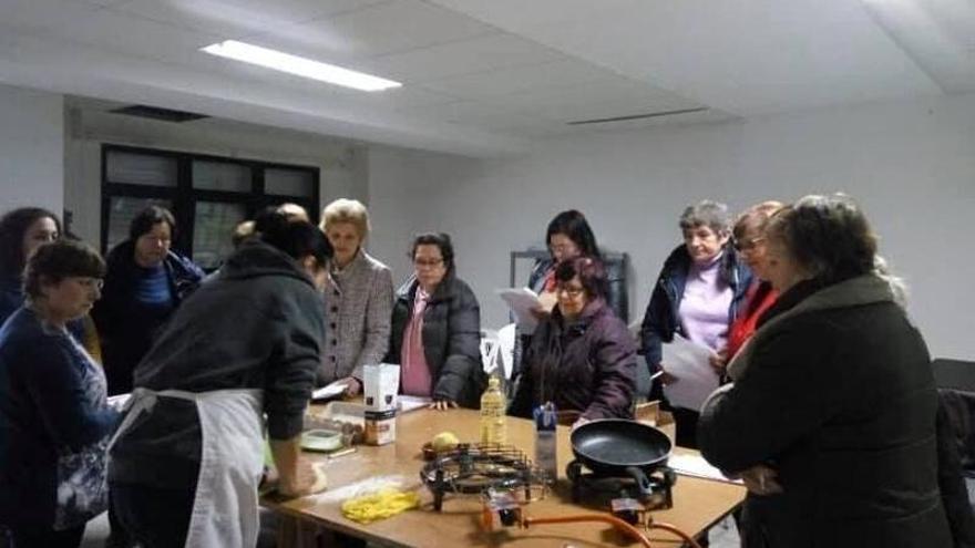 Vila de Cruces abre o «curso» para os seus veciños adultos