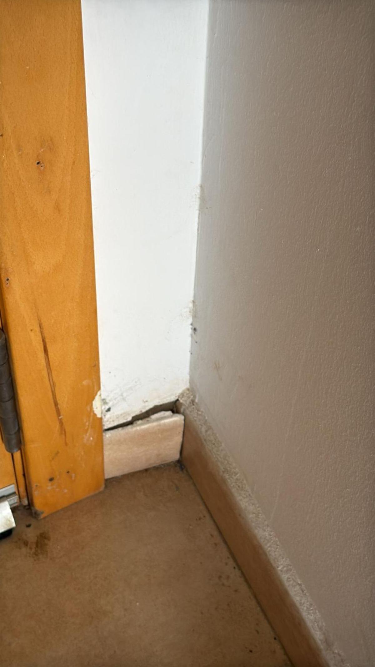 Imagen de uno de los desperfectos causados en una vivienda por las reformas del Ibavi