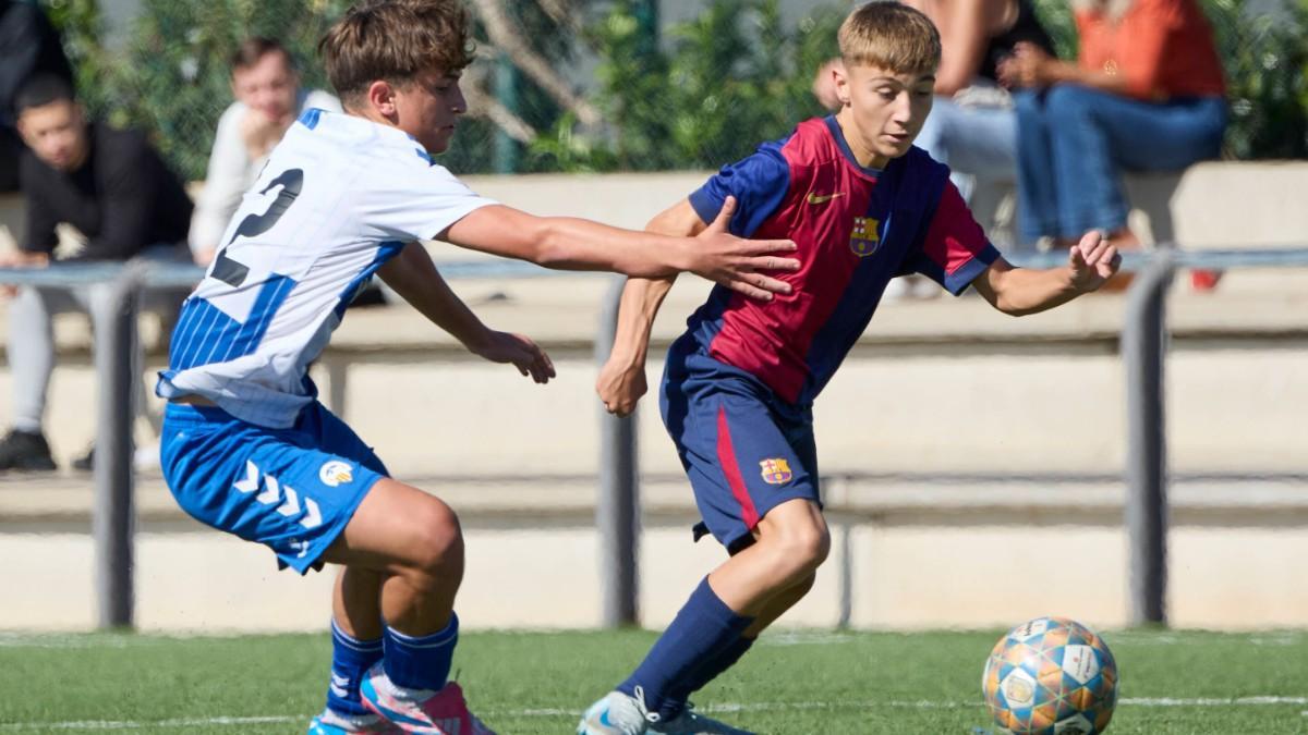 Artem Rybak puede jugar de interior, extremo y como falso 9