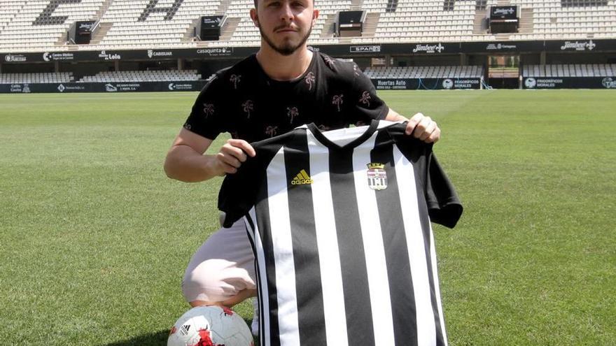 Igor Paim, el día de su presentación como jugador albinegro.