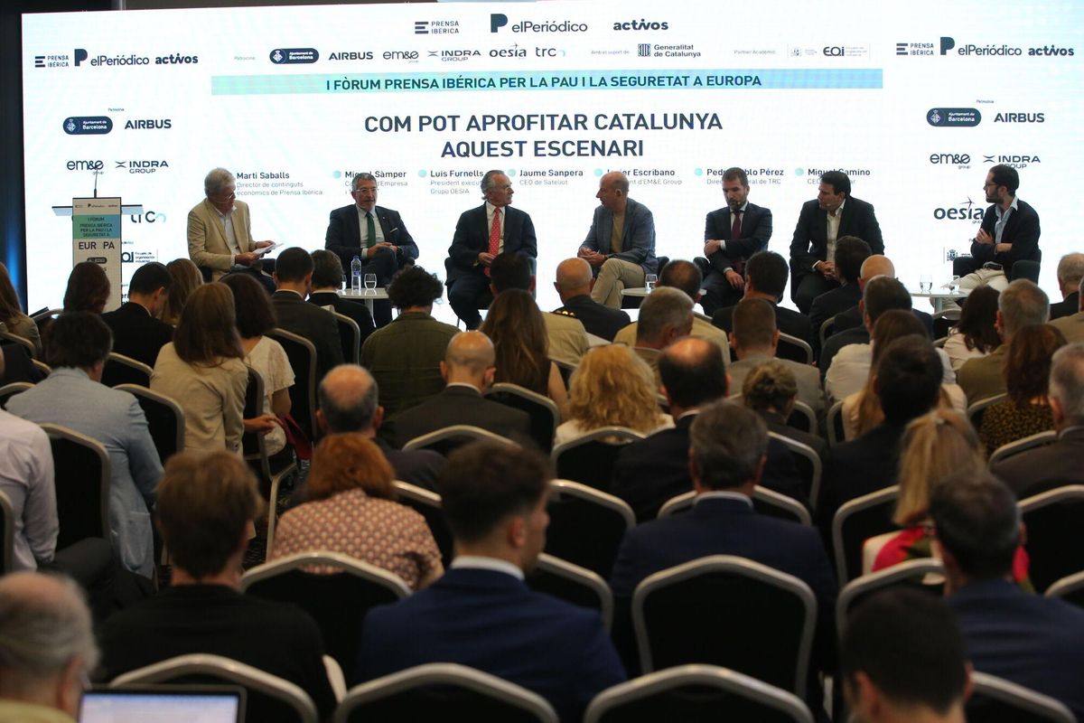 Barcelona  19/06/2025  Economía Activos I Foro sobre la Paz y la Defensa en Europa Jornada o (I Fòrum Prensa Ibérica per la pau i la seguretat a Europa), la 2ª mesa donde intervienen  por la izq. Martí Saballs, Miquel Sàmper, Luis Furnells, Jaume Sanpera, Javier Escribano, Pedro Pablo Pérez y Miguel Camino en el Hotel Barceló Sants. FOTO DE RICARD CUGAT