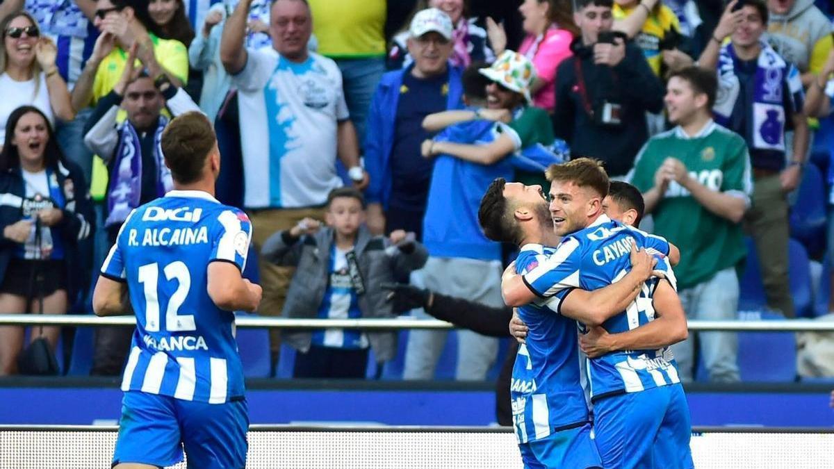 Los jugadores del Deportivo celebran un gol