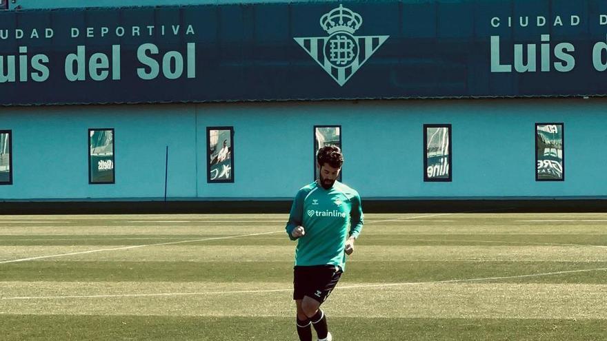 Isco acumula otra sesión con el grupo en la previa del Betis-Braga y podría entrar en la convocatoria