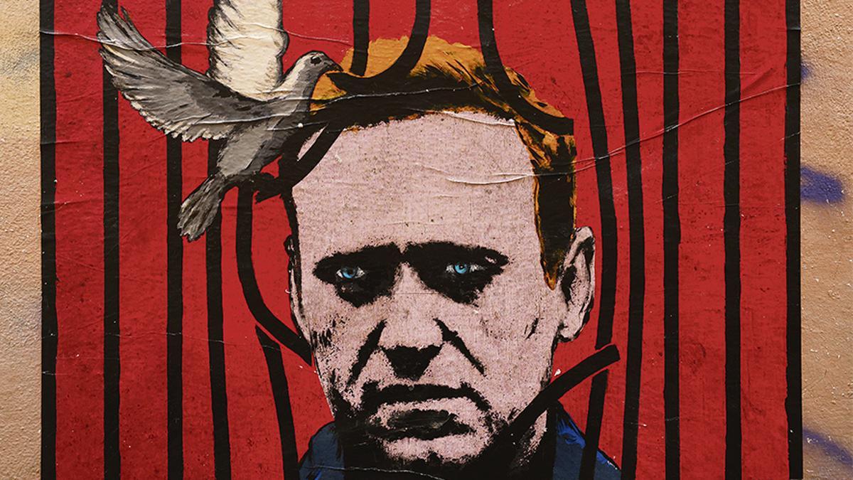 Un mural en honor al opositor ruso Alekséi Navalni.