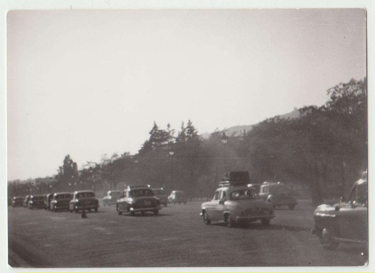 Coches saliendo de la Diagonal en el verano de 1960 (AFB).