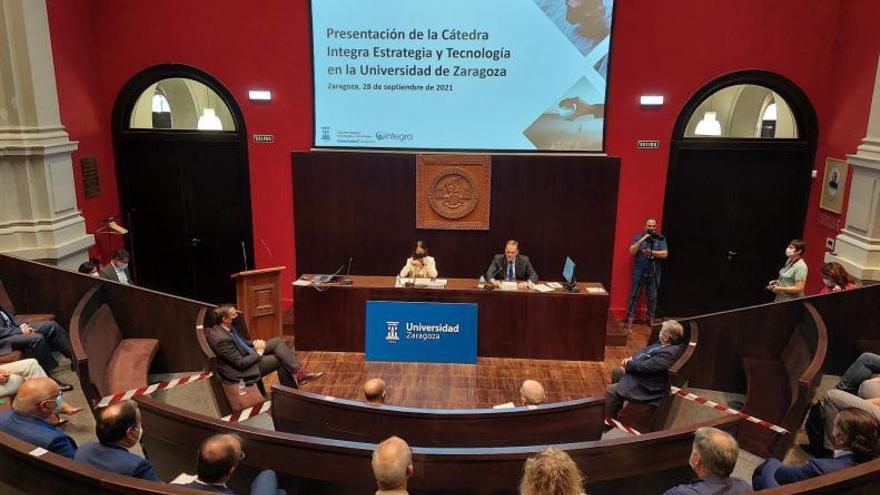 El acto de presentación de la cátedra Integra celebrado ayer en el aula magna del Paraninfo de la Universidad. | UNIVERSIDAD DE ZARAGOZA