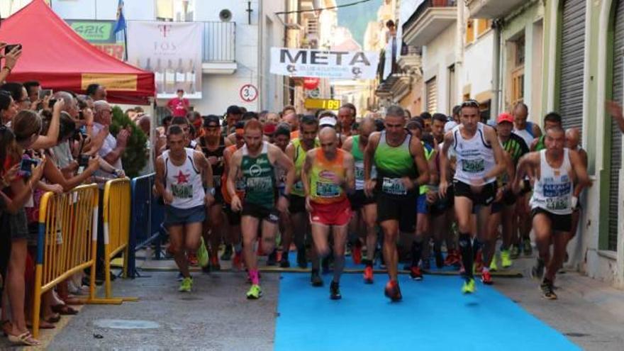 La carrera congregó a más de 300 corredores.