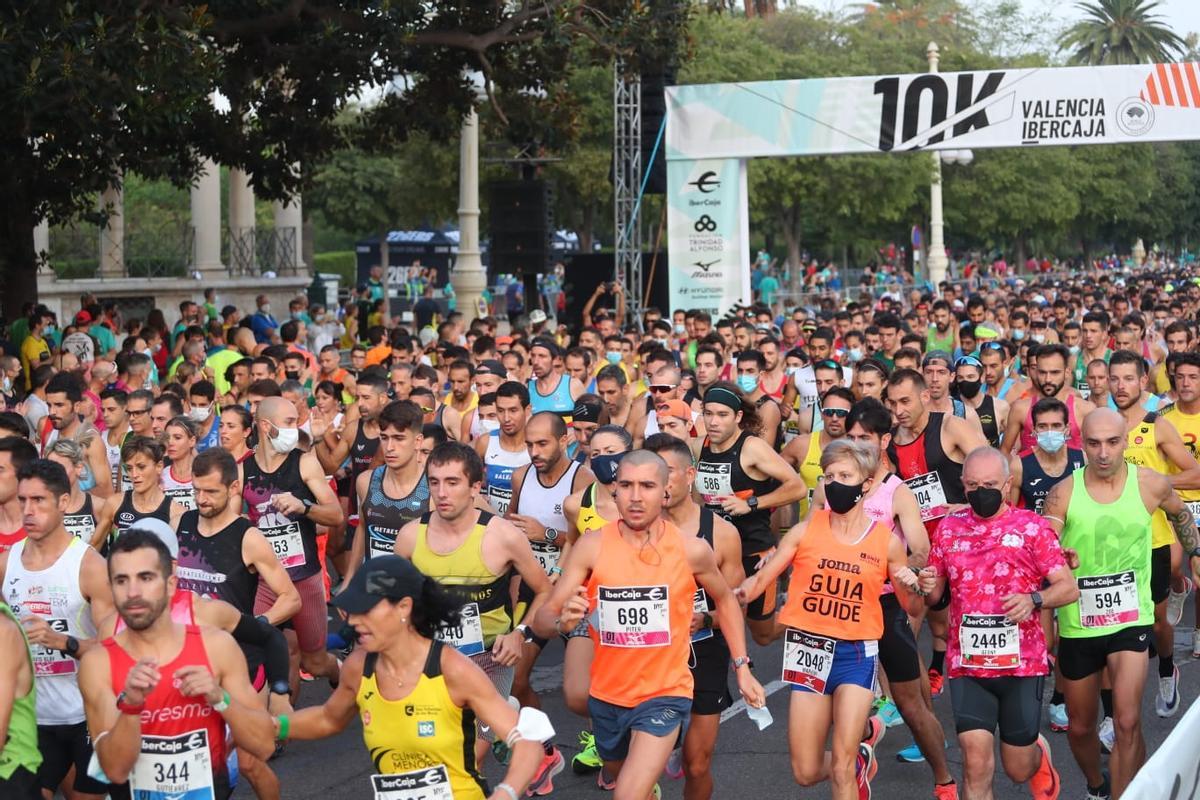 Más de 7.000 atletas tomaron parte este domingo en el 10K Ibercaja celebrado en Valencia.