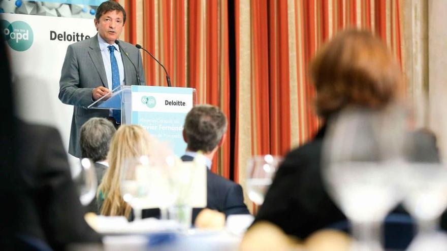 Javier Fernández, durante su intervención en el foro empresarial celebrado ayer en Oviedo.