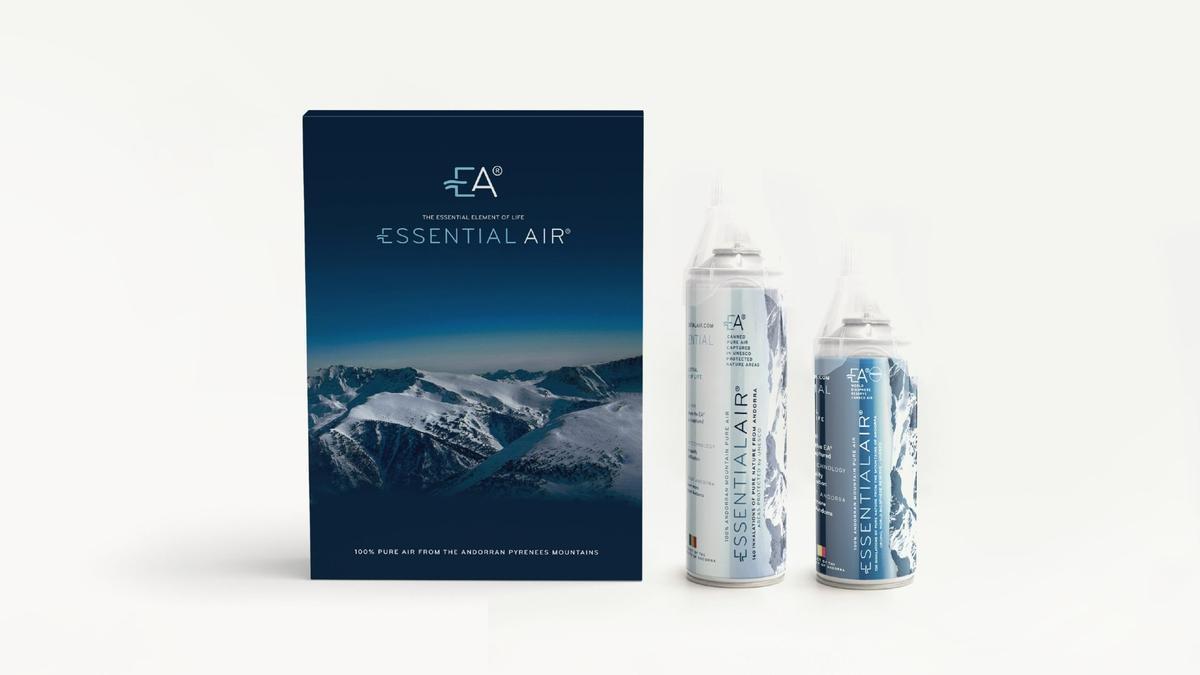 Dos botellas de aire puro de Andorra que comercializa la empresa Essential Air.