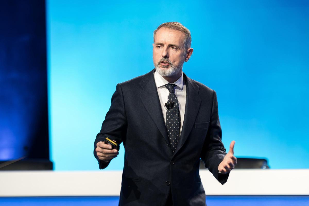 Archivo - El presidente de Telefónica, Marc Murtra, presenta el nuevo plan estratégico de Telefónica, a 4 de noviembre de 2025, en Madrid (España). Telefónica reducirá a la mitad el dividendo que abonará con cargo a los resultados de 2026, hasta 0,15 euro