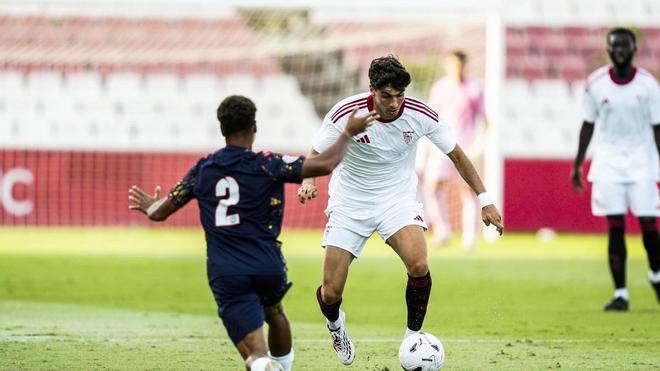 El Sevilla arranca la pretemporada con una victoria mínima ante el Juventud Torremolinos (1-0)