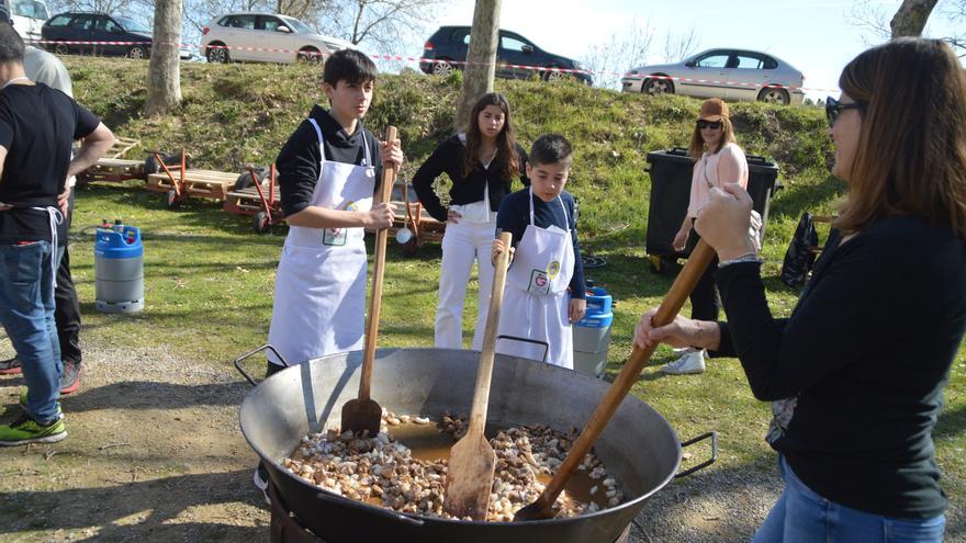 L&#039;Armentera i Sant Pere Pescador fan el ple a la sopa i l&#039;arrossada de Carnaval