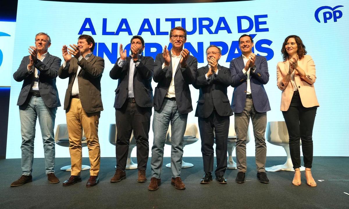 Feijóo y los barones en la interparlamentaria de Toledo.