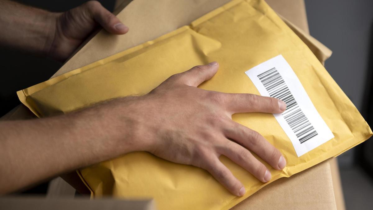 Alertan sobre la nueva estafa que ha llegado a España: "Brushing"
