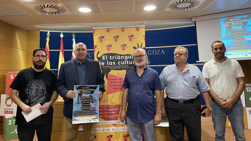 De izda a dcha, el alcalde de El Frago, José Ramón Reyes; el diputado provincial Alfredo Zaldívar; el concejal de Acción Social de Orés, Fernando Lafuente; el presidente de Adefo Cinco Villas, José Luis Abenia, y el alcalde de Biel, Camilo Pablo Deza.