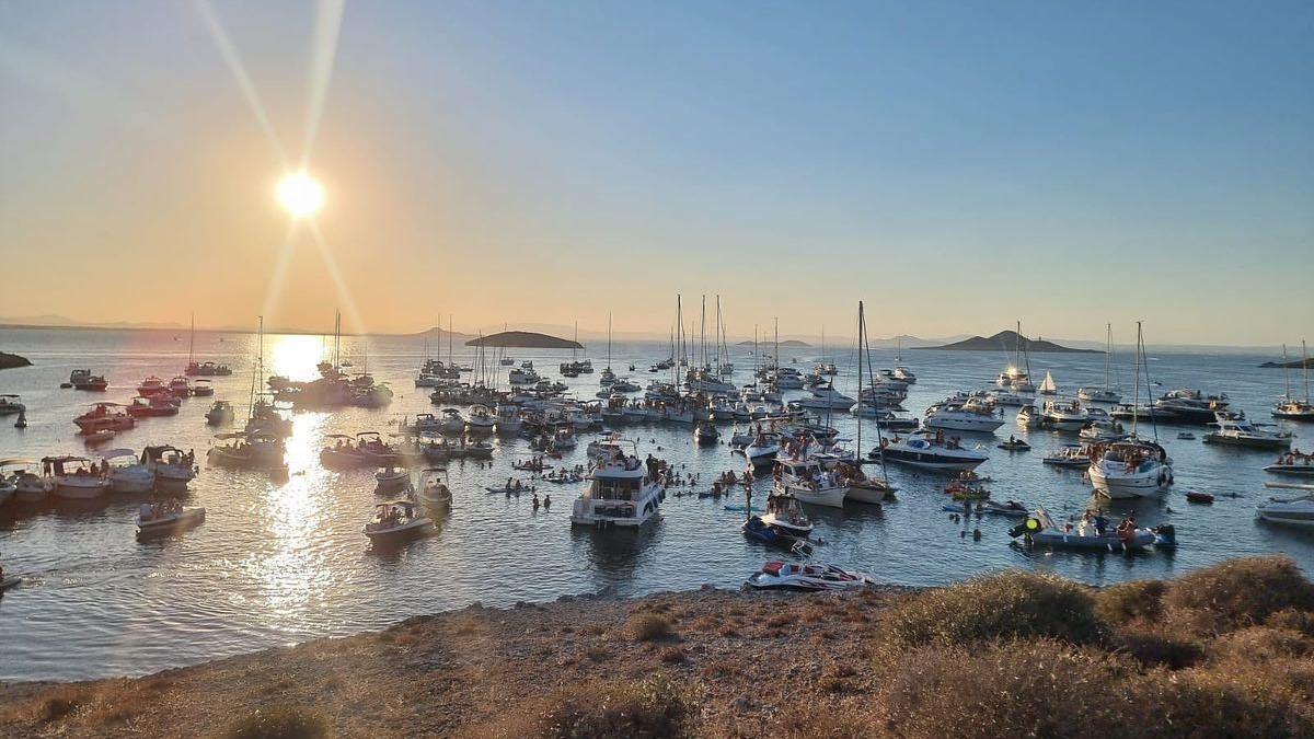 Concentración de barcos en la Isla del Ciervo.