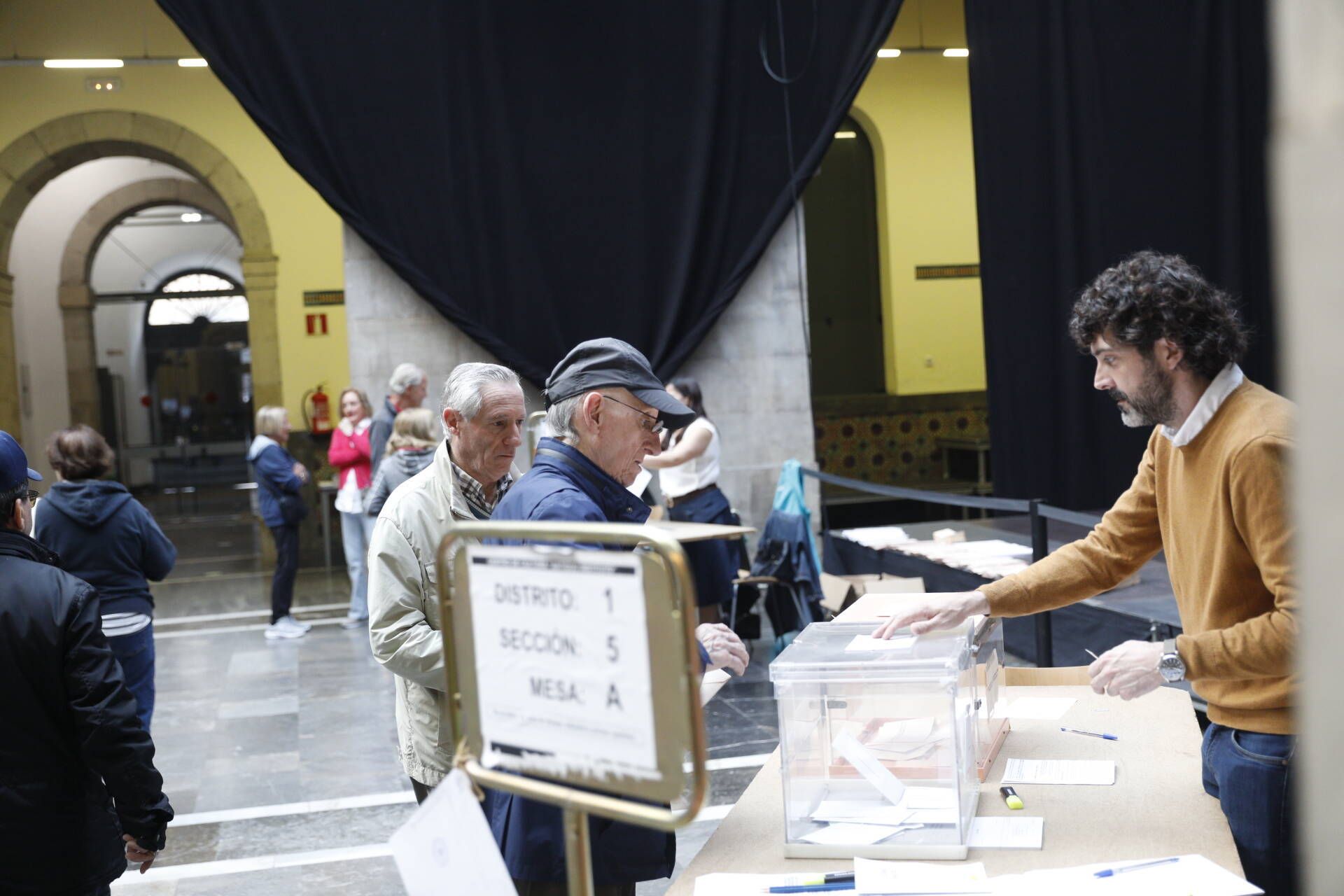 Las mejores imágenes de la jornada electoral del 28M en Asturias