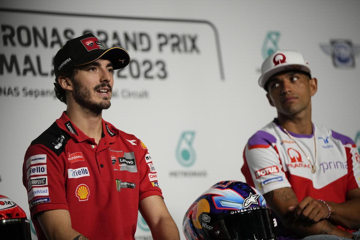 Pecco Bagnaia (Ducati), campeón del mundo de MotoGP, y Jorge Martín.