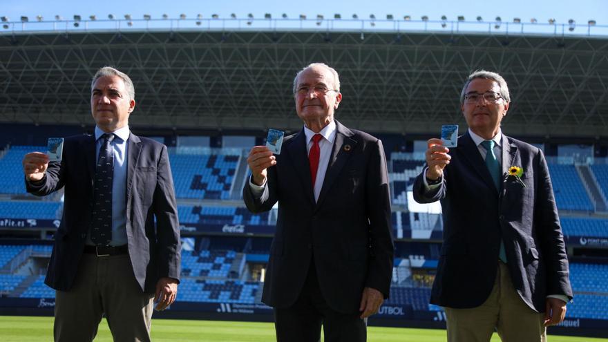 De la Torre, Bendodo y Salado renuevan su abono del Málaga CF