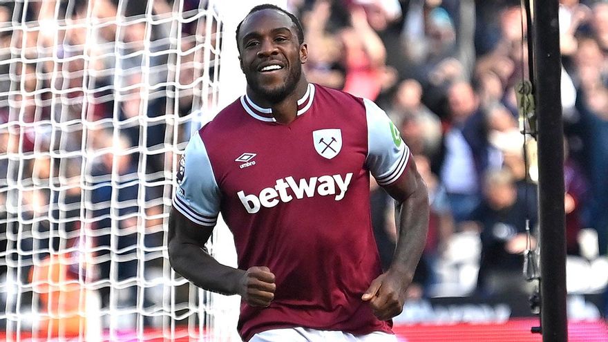 Michail Antonio vuelve a los terrenos de juego tras su accidente de tráfico