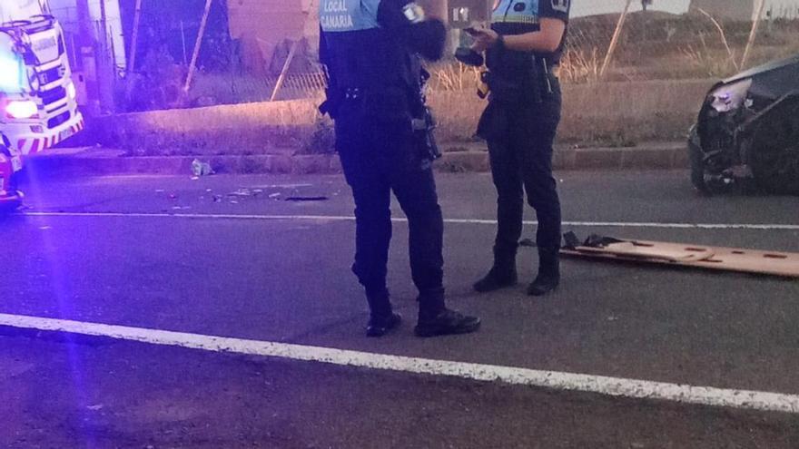 Aparatoso accidente en Las Huesas: dos conductores liberados tras una colisión frontal
