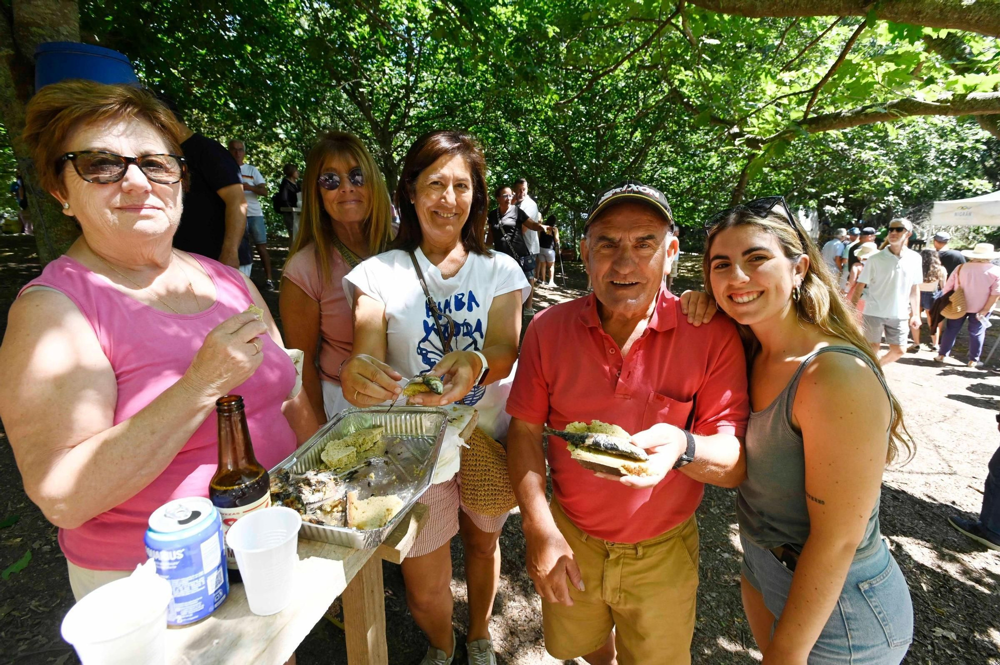 Monteferro saluda al verano con una &#039;sardiñada&#039;