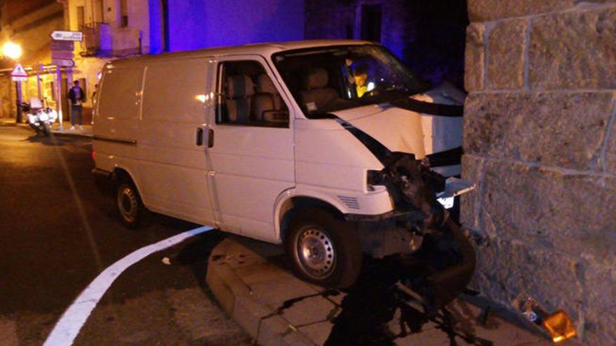 Muere un conductor en el casco urbano de A Cañiza
