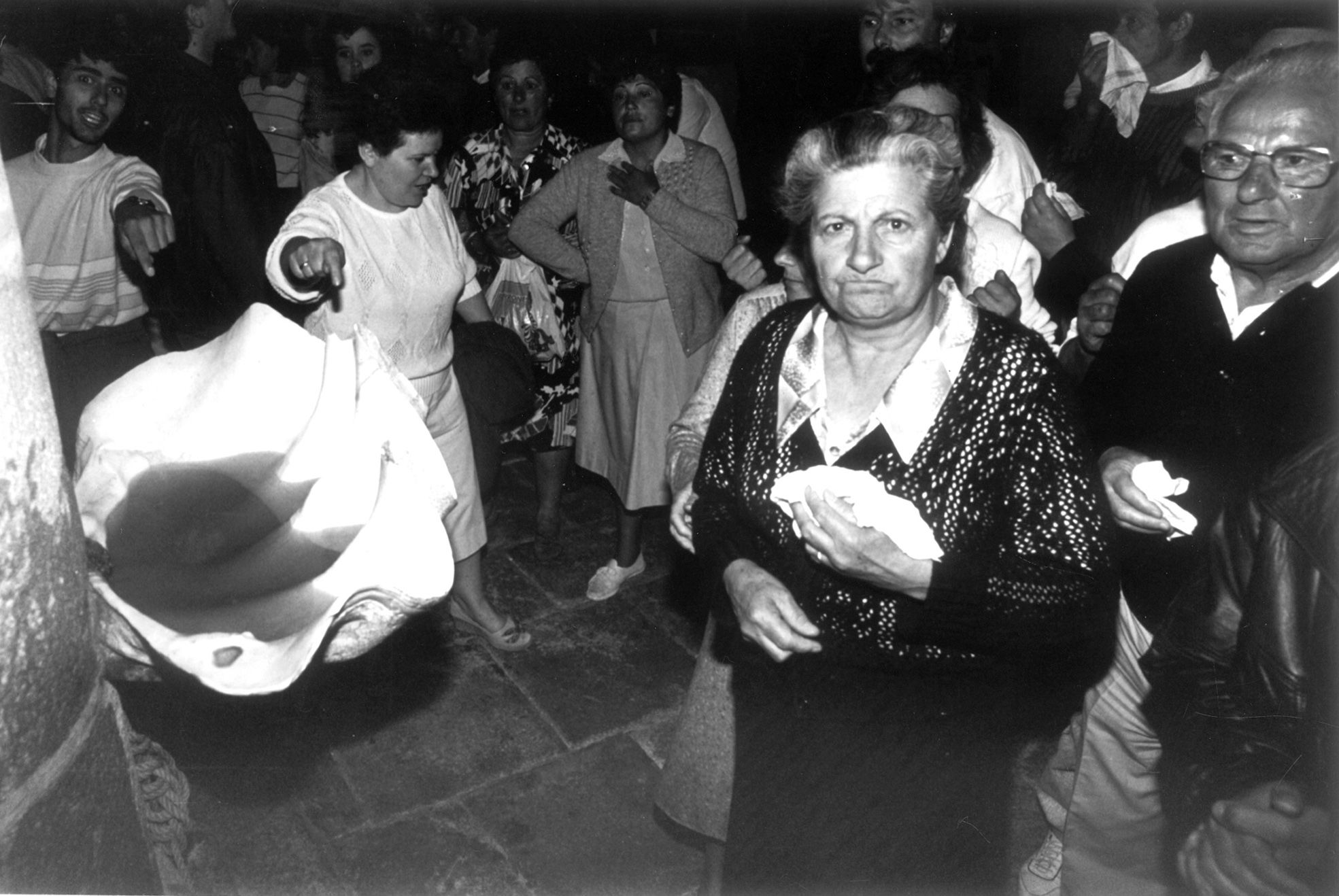 El conflicto de la contribución en Cangas: protestas y un alcalde asediado que no pudo volver a entrar en el Concello