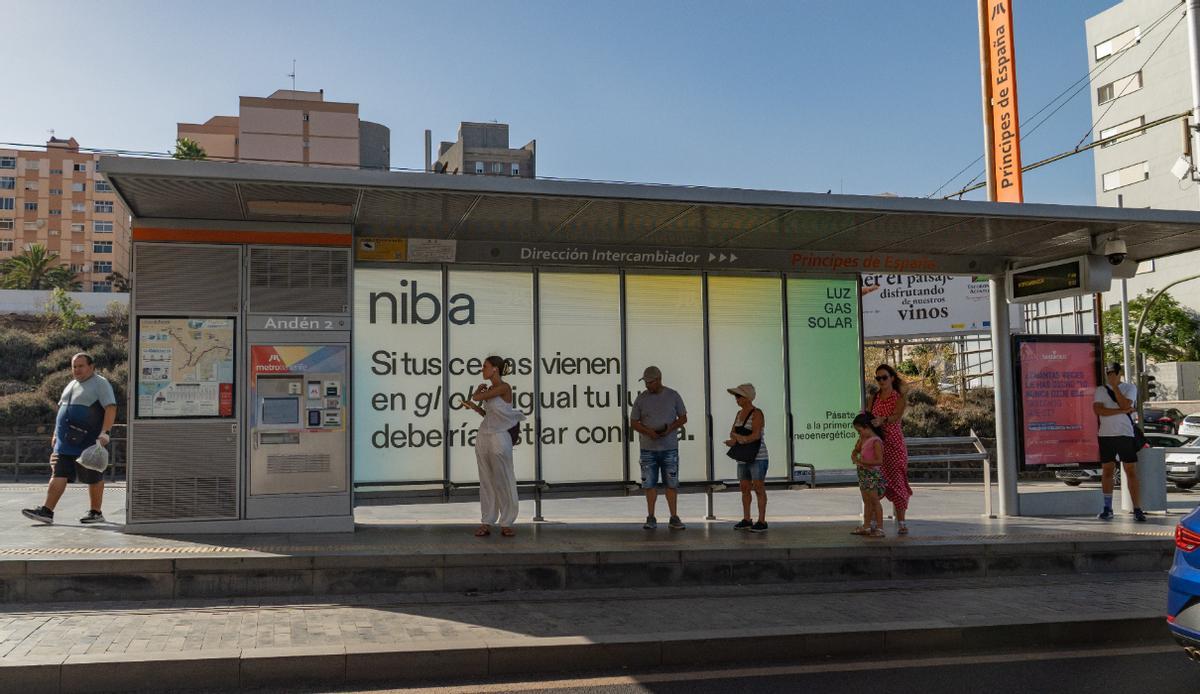 Una marquesina con la campaña de niba
