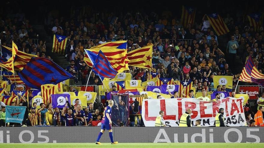 El Camp Nou se alinea con los separatistas tras la declaración del 155